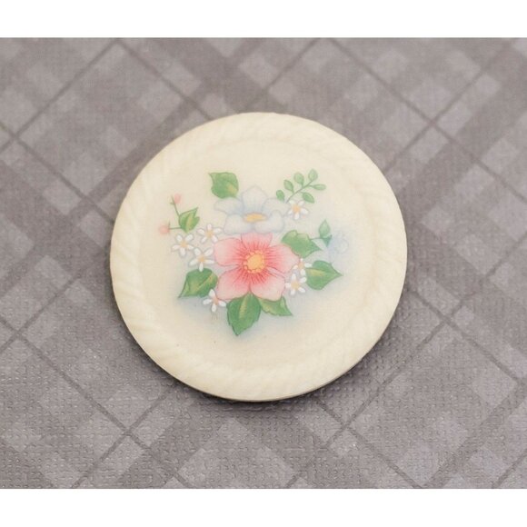 Vintage Mid Century White Ceramic Brooch by Avon G14 - Picture 1 of 2